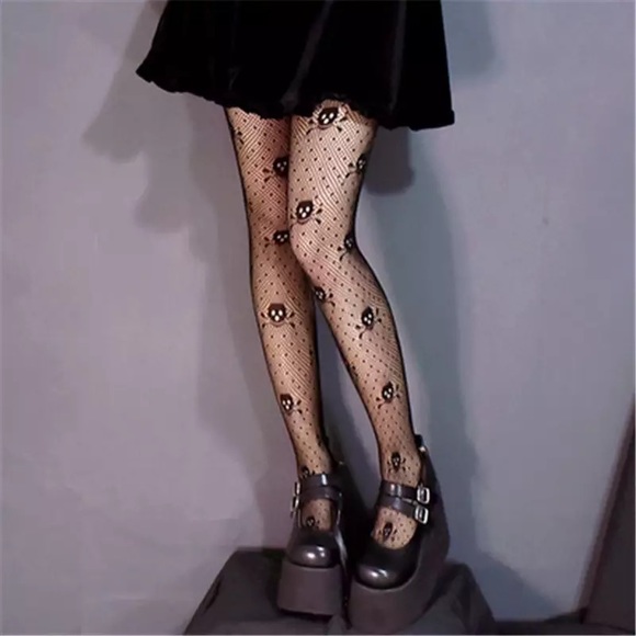 Sexy Skull & Crossbone Fishnet Pantyhose Stockings - Picture 7 of 16